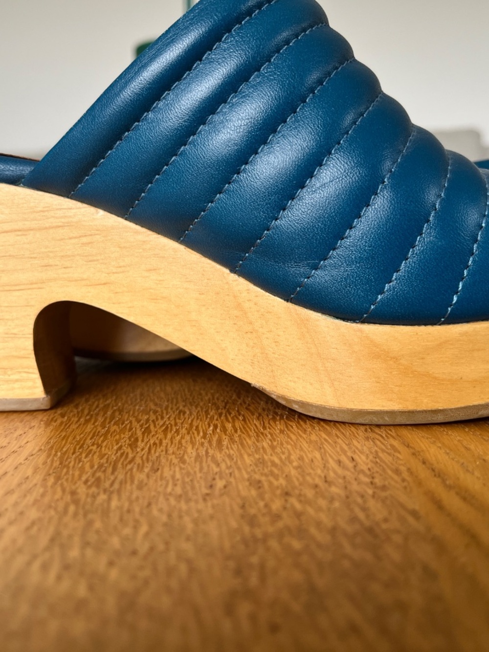 Beklina Ribbed Clogs, Size 7.5 - Picture 4 of 16